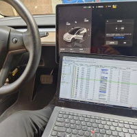 特斯拉車速轉向電量充電油門剎車檔位車門座椅調(diào)節(jié)燈光信號采集